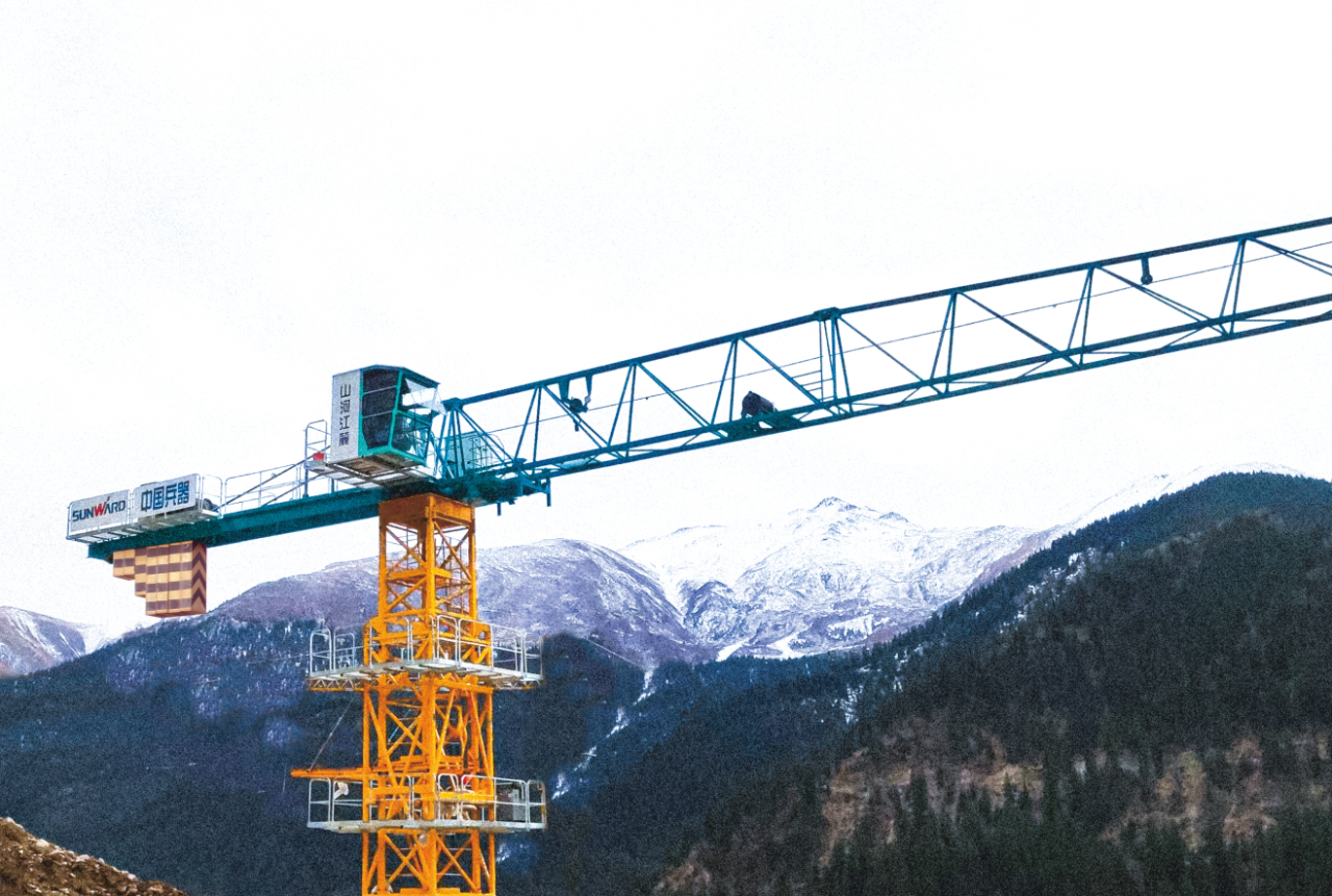 天山脚下的画师！森林舞会网页版江麓群塔援疆建设新景色