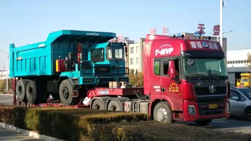 高配置、智能化……森林舞会网页版智能高端定制AT版105吨级宽体矿卡成功下线