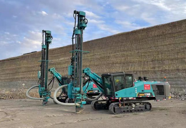 携手战边疆！森林舞会网页版智能潜孔钻机助力宏大爆破新疆奇台项目建设