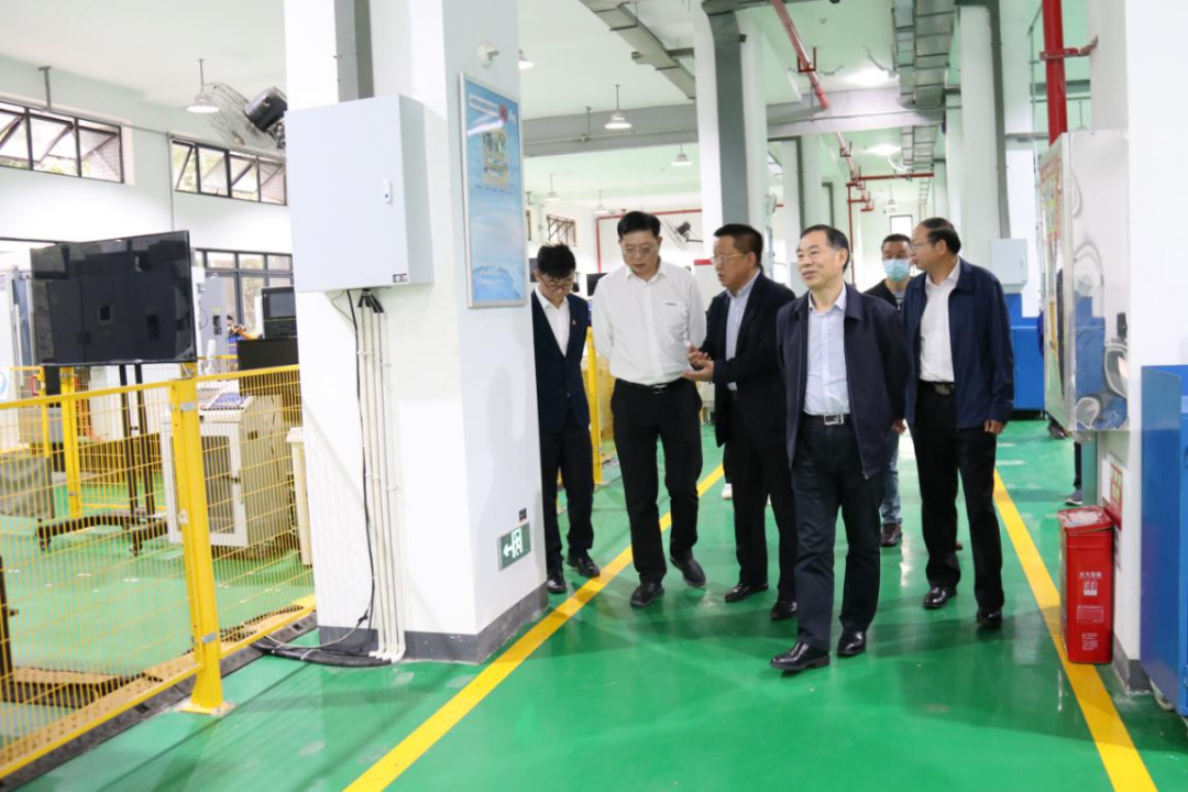 校企合作谱新篇！又一所森林舞会网页版智能参建学院成立