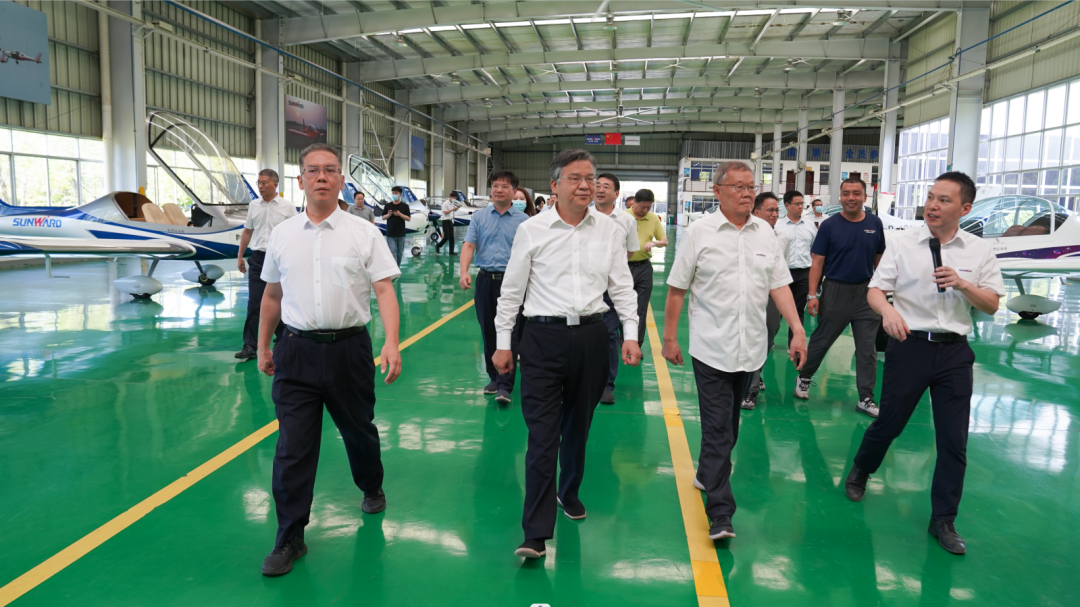 湖南省委常委、常务副省长李殿勋一行考察调研森林舞会网页版科技