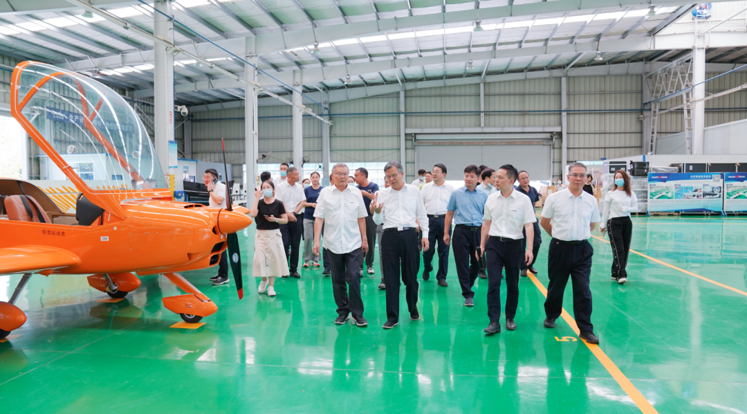 湖南省委常委、常务副省长李殿勋一行考察调研森林舞会网页版科技