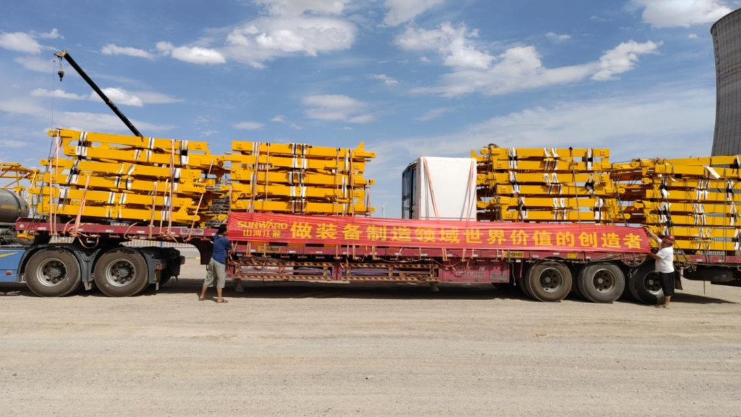 大漠戈壁展雄姿！森林舞会网页版江麓塔机助力常乐电厂项目