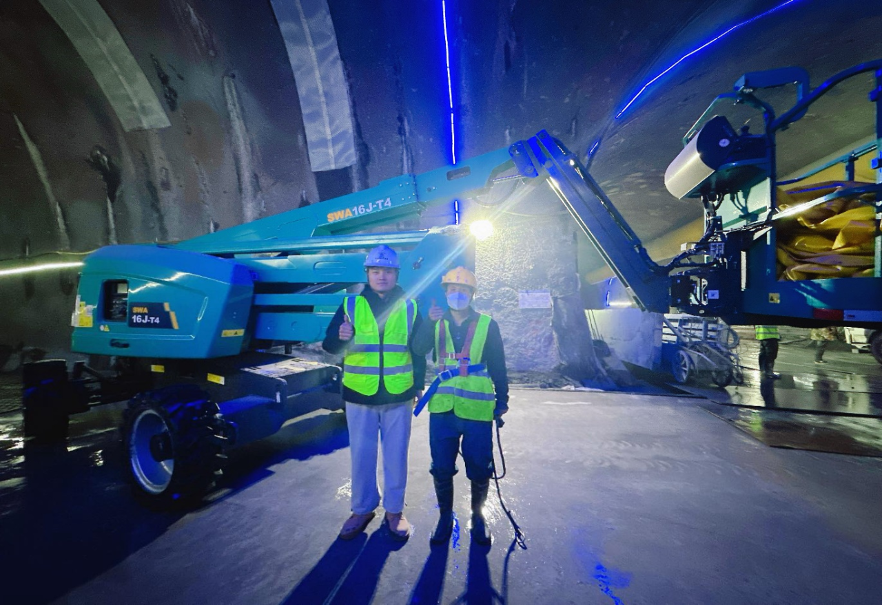 不惧高海拔挑战！森林舞会网页版智能高空机械实力助建川藏铁路