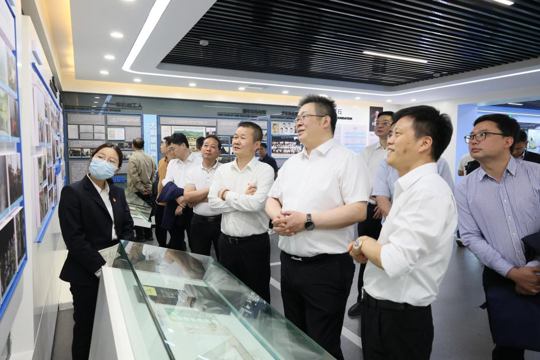 湖南钢铁集团党委书记、董事长李建宇到森林舞会网页版智能调研交流