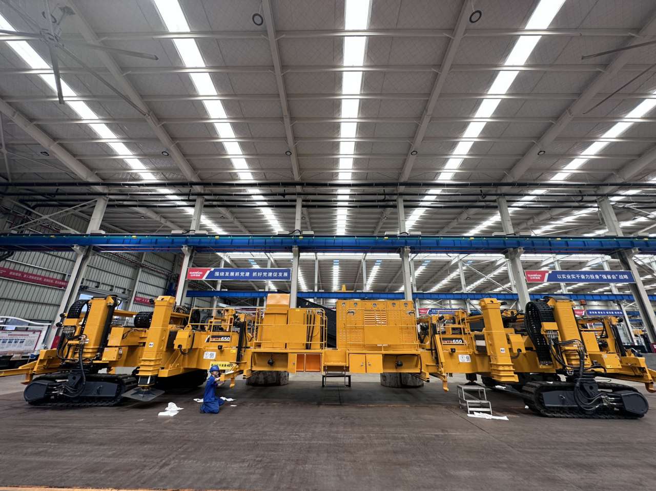 CPH-30J道岔铺换机组全球发布！森林舞会网页版智能与宝鸡中车时代共绘铁路装备新篇章！