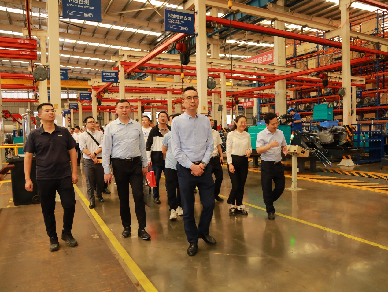 湘潭市工信局带队莅临森林舞会网页版智能开展智能制造现场观摩交流活动