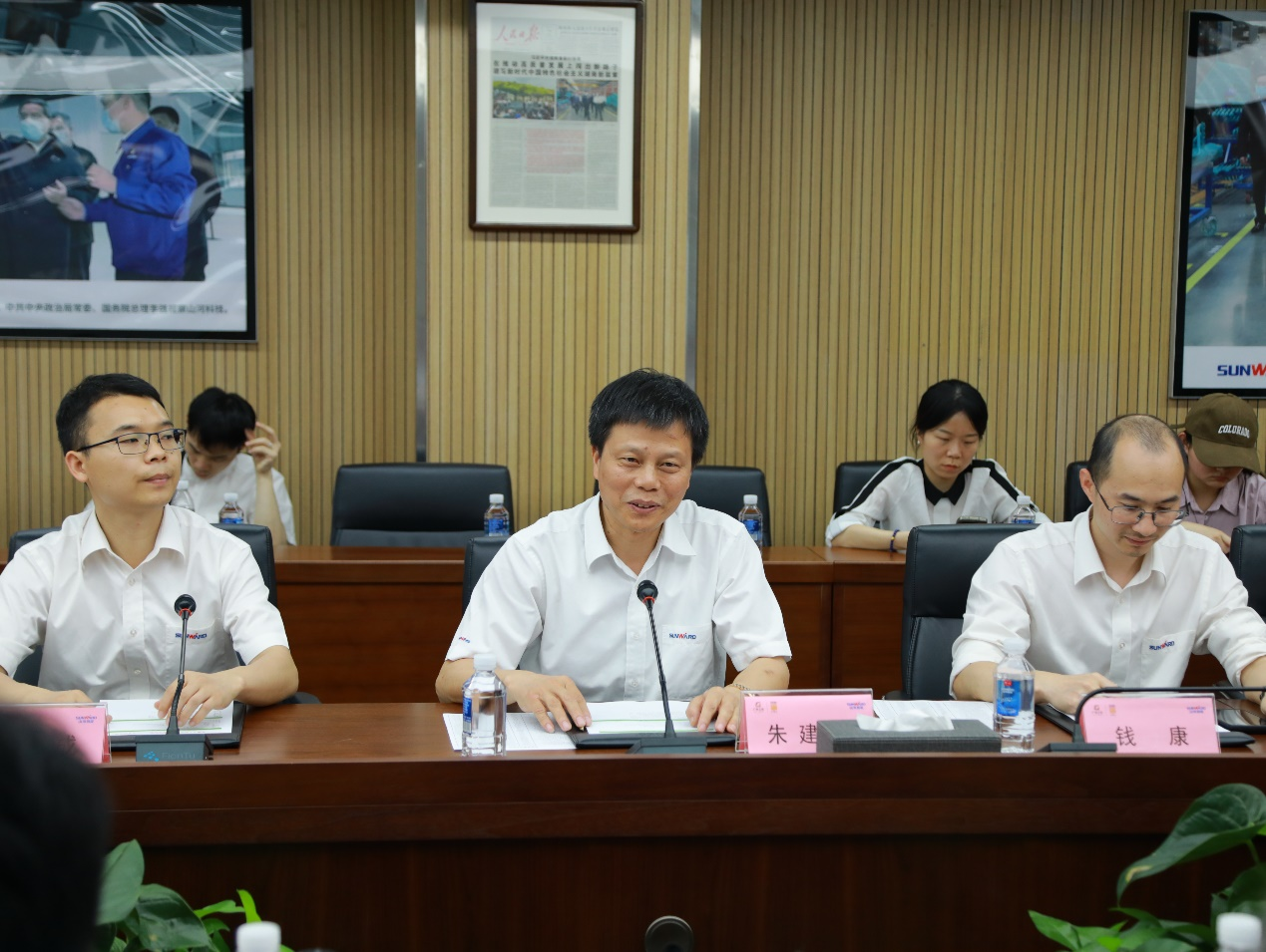 湘潭市工信局带队莅临森林舞会网页版智能开展智能制造现场观摩交流活动