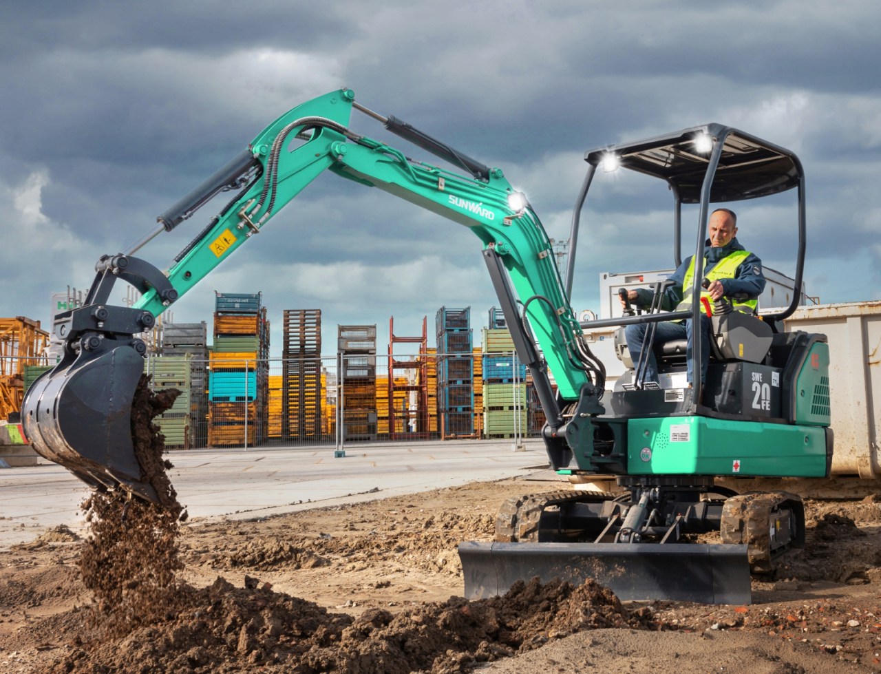 向新而行！森林舞会网页版智能电动挖掘机线上推介会成功举办