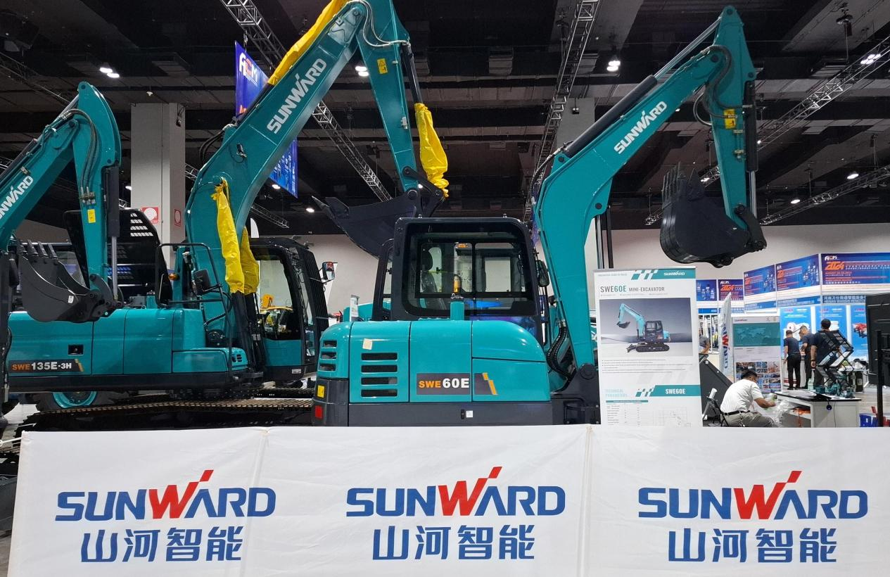 扬帆起航 | 森林舞会网页版智能闪耀长沙工程机械展东南亚分展