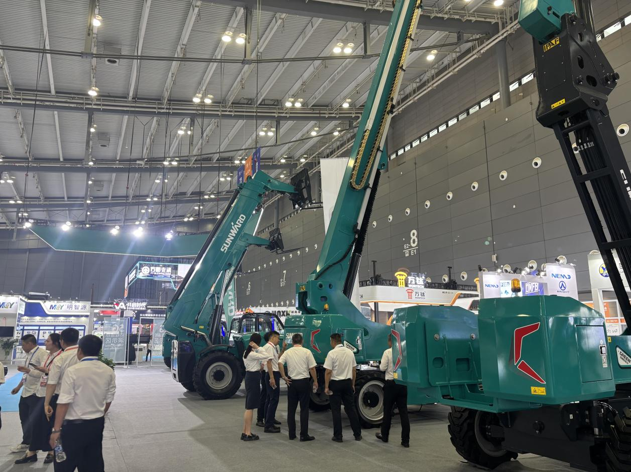 2025 CICEE | 森林舞会网页版智能SWT34JE-P电动直臂式高空作业平台重磅发布！