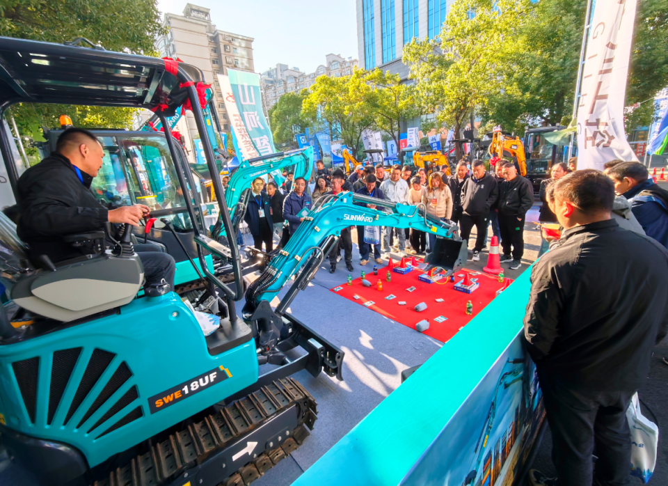 森林舞会网页版智能微挖“天团”闪耀武汉，引领绿色施工潮流