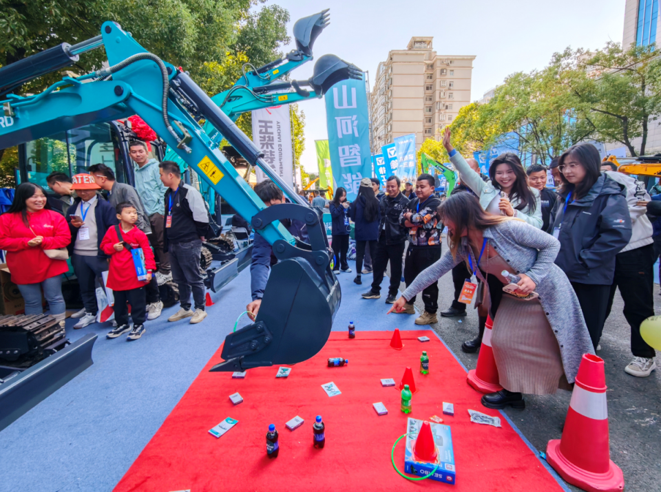 森林舞会网页版智能微挖“天团”闪耀武汉，引领绿色施工潮流