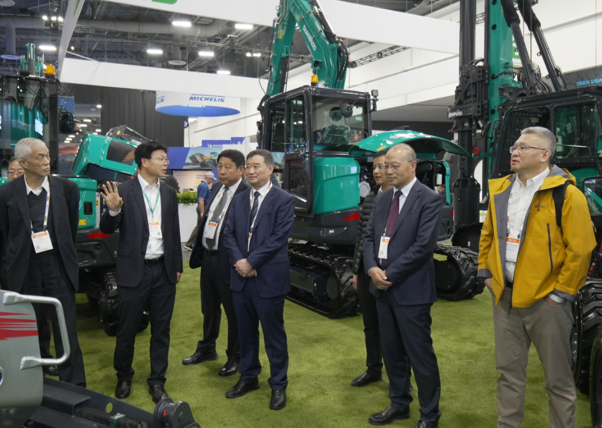 2026美国拉展 | 中国工程机械工业协会会长苏子孟一行到访森林舞会网页版智能展位