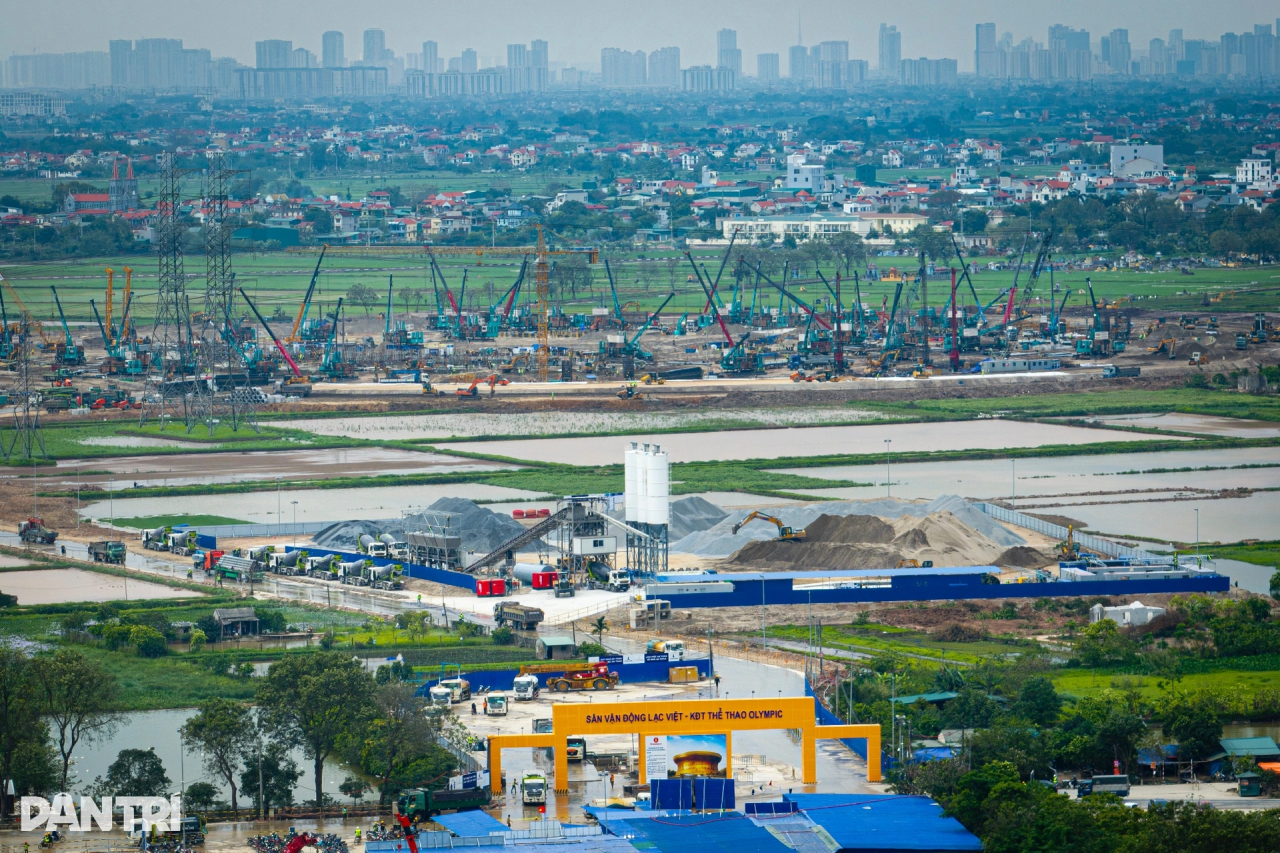 森林舞会网页版智能液压静力压桩机集群作业，为越南最大体育场筑牢根基