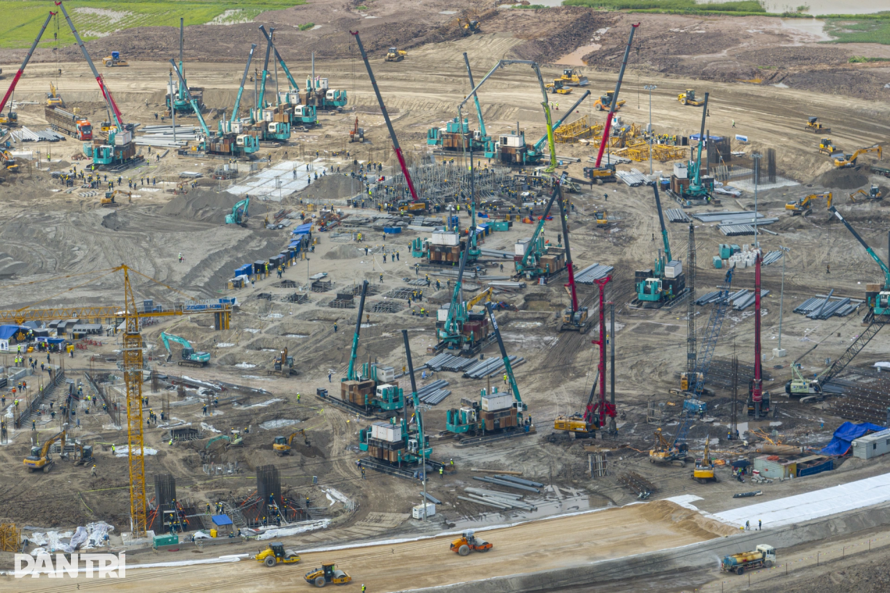 森林舞会网页版智能液压静力压桩机集群作业，为越南最大体育场筑牢根基