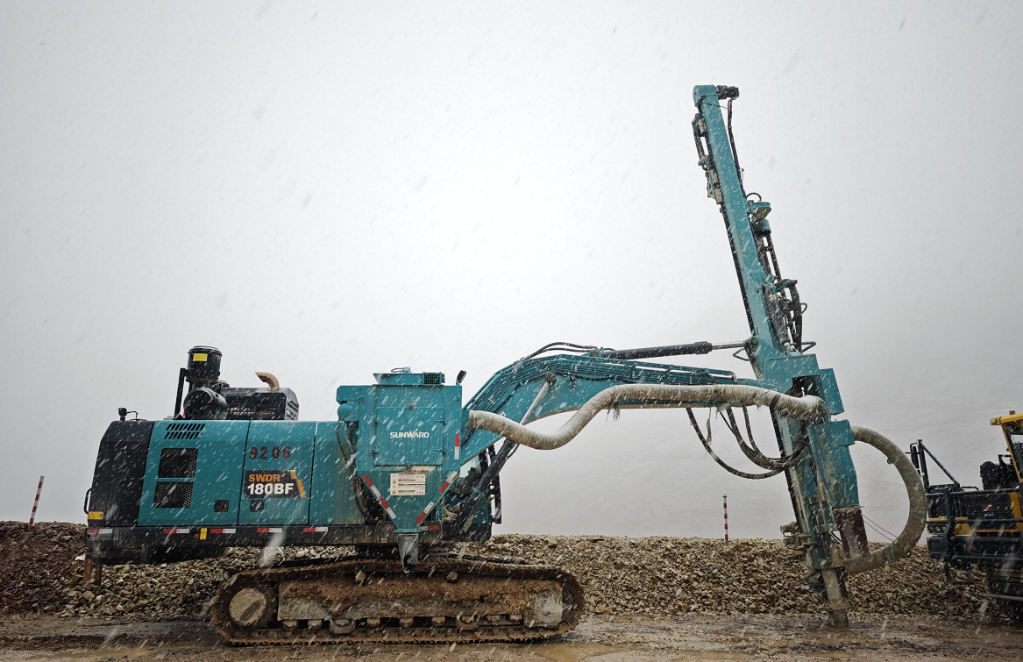 在离天最近的地方，有一群森林舞会网页版“铁军”